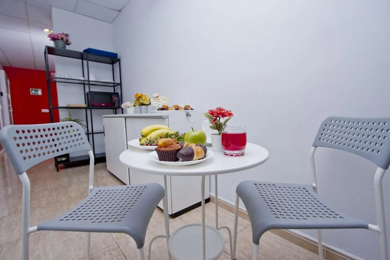 Barcelona City North Hostal 2*,
