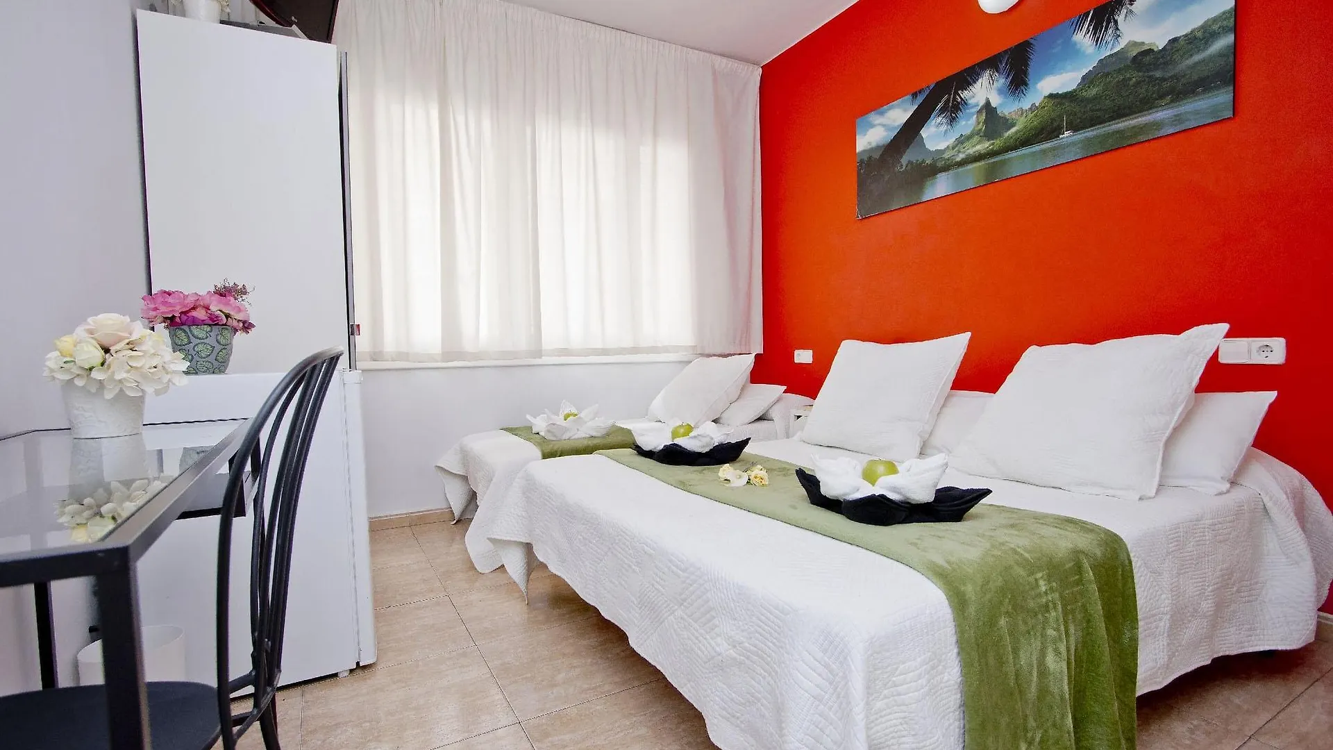 Barcelona City North Hostal